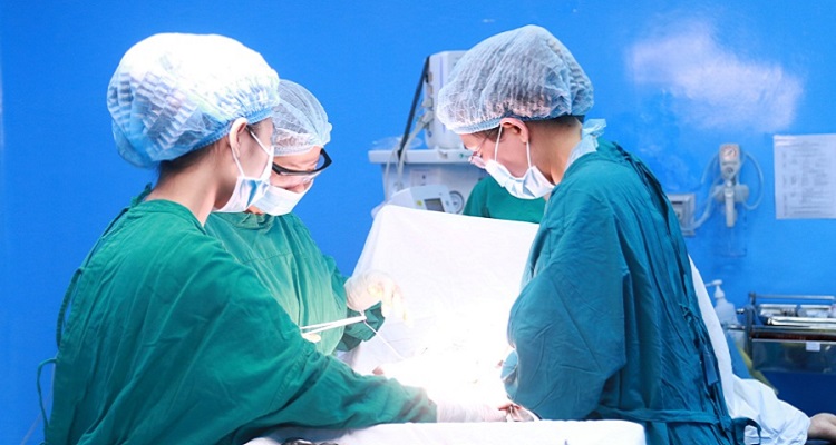 Phẫu thuật cắt khối u lành tính (Nguồn ảnh: Internet)